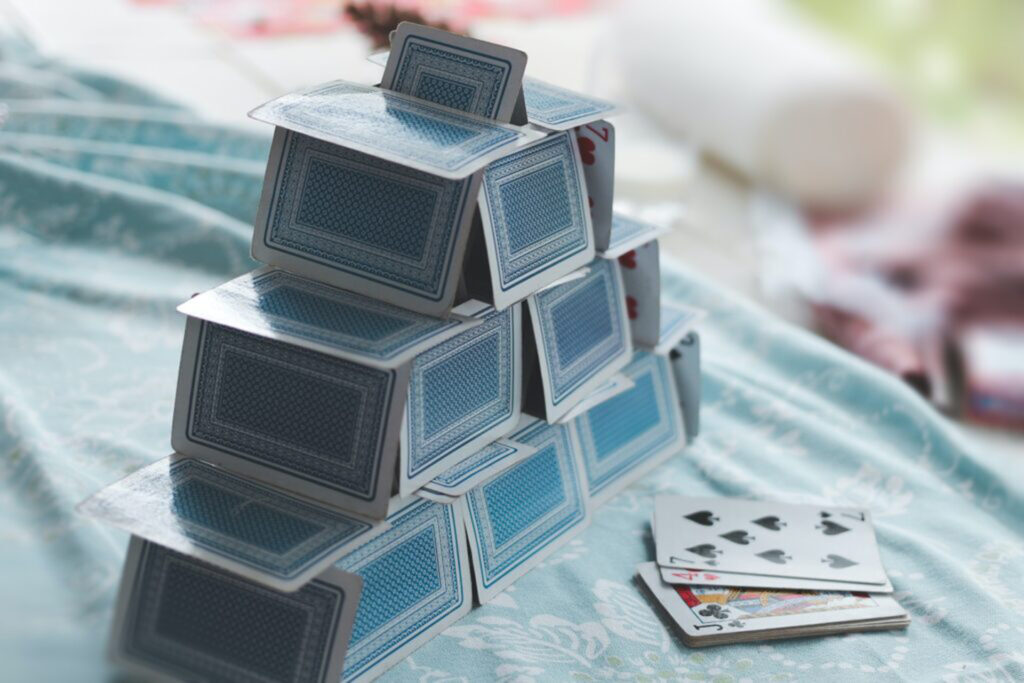 house of cards, featured image